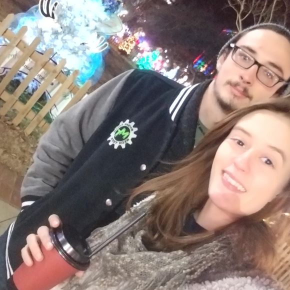 Meet your Posher, Hollie - Picture 1 of 2